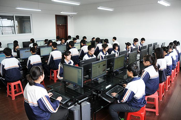 選擇計算機(jī)職業(yè)學(xué)校讓青春無悔