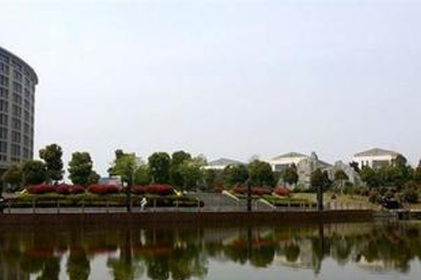 設(shè)計(jì)學(xué)校