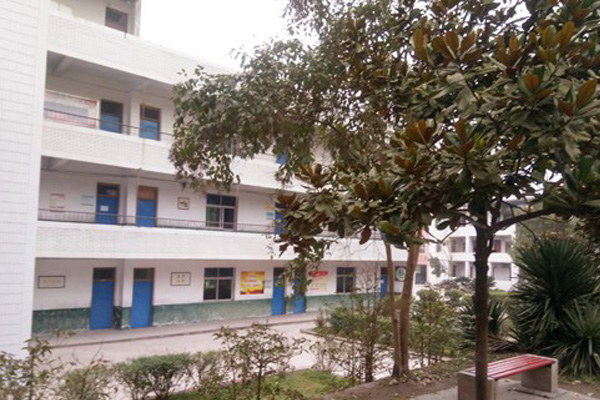 巴中職高學(xué)校