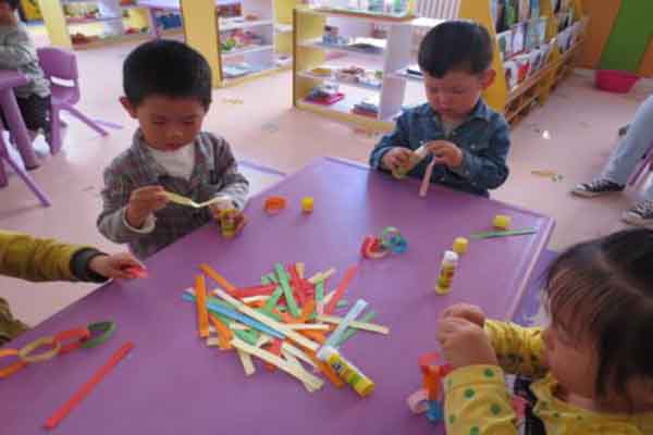 幼師?？坪捅究朴惺裁磪^(qū)別呢